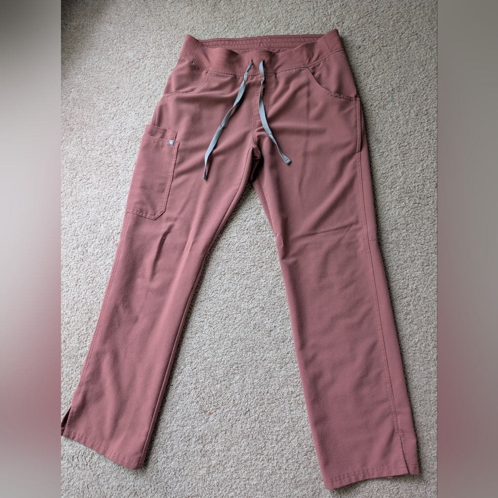 FIGS Women's Kade Cargo Scrub Pant